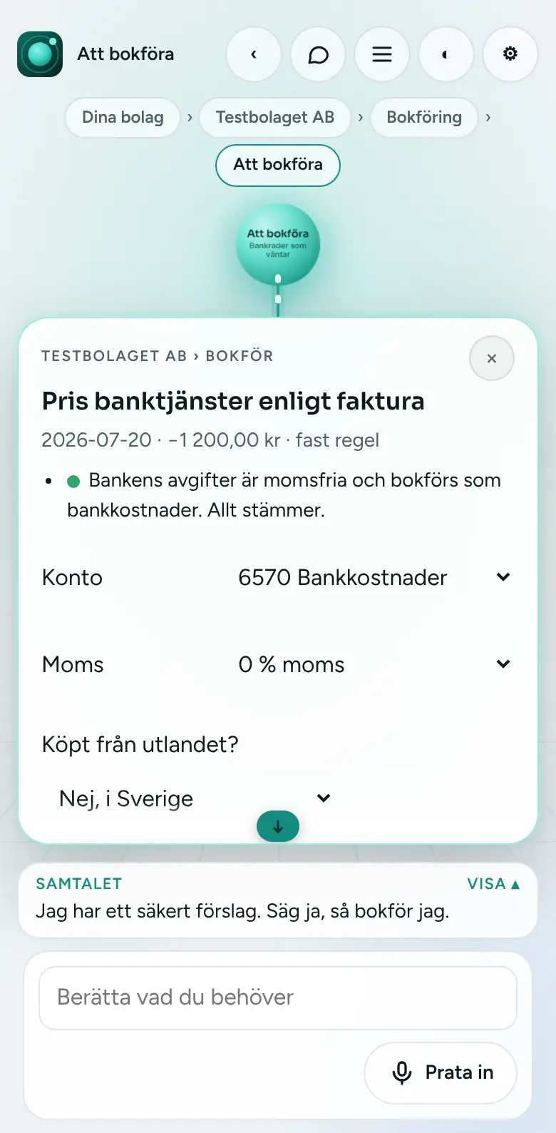 Säg ja, så bokförs det: Konto och moms är ifyllda, med förklaringen bredvid. Fasta regler har räknat; du godkänner.
